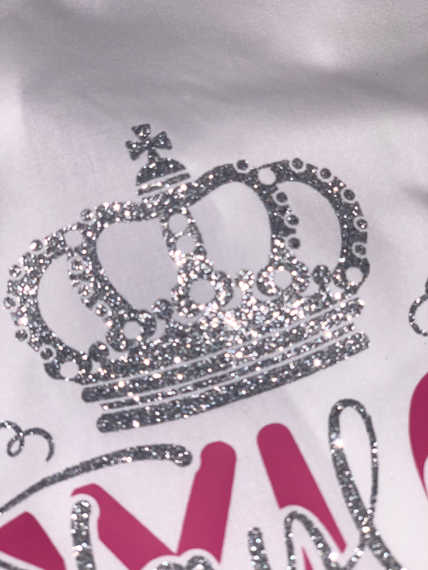 Class of 2025 Girls Glitter Leavers Shirt, Crown Design with Hearts and Swirls